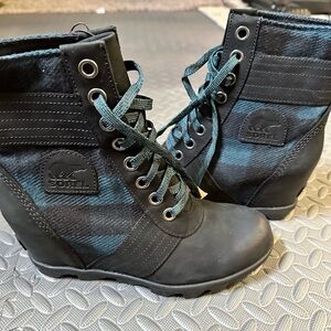 BRAND NEW🤩 Sorel Women's Black and Blue Wedge Boots